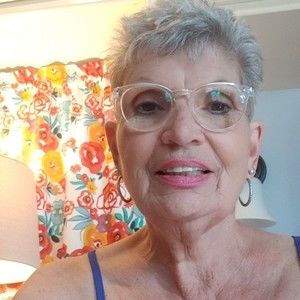 Meet your Posher, Debra